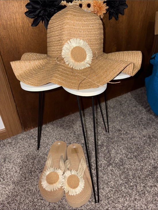 SHEIN Accessories - Tan Straw Sun Hat & Platform Sandals with Daisy Accent